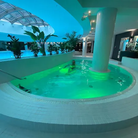 Hanza Tower High Floor Swimming Pool & Daire *