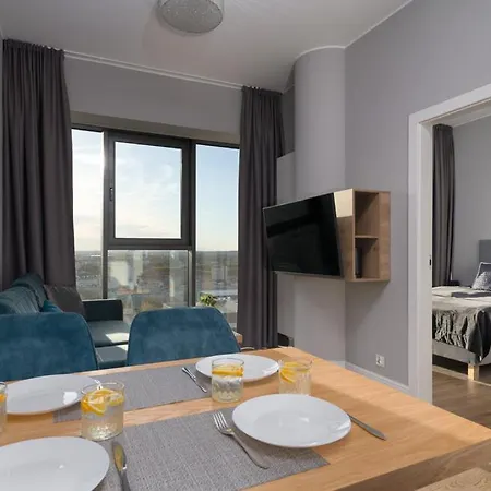 Hanza Tower High Floor Swimming Pool & Apartment *
