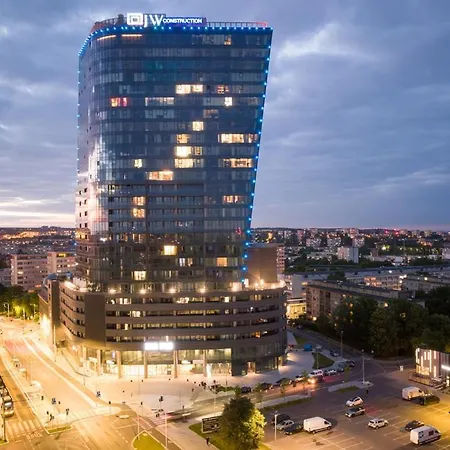 Hanza Tower High Floor Swimming Pool & Daire *