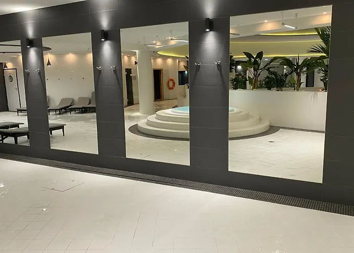 Hanza Tower High Floor Swimming Pool & Szczecin