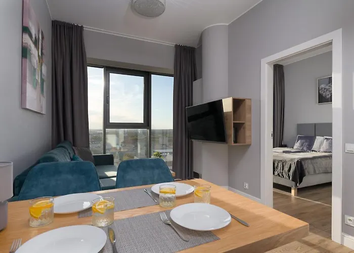 Hanza Tower High Floor Swimming Pool & Appartement *